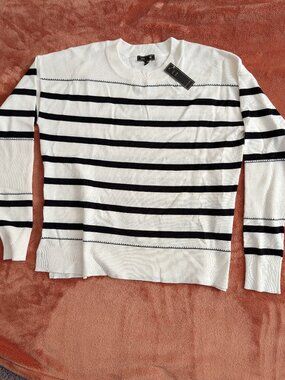 Crewneck Long Sleeve Sweater-Women's-Medium-Light Weight-New with tags